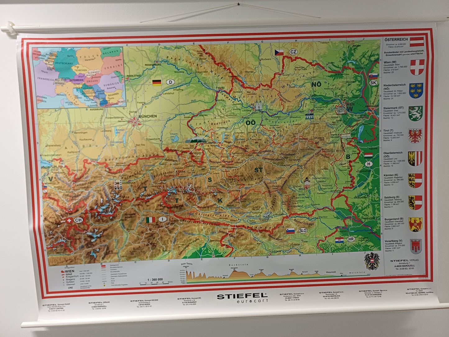 Vorführmaterial Wandkarte Österreich physisch mit Länderwappen